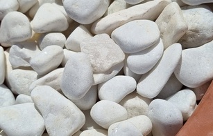 Щебень белый галтованный