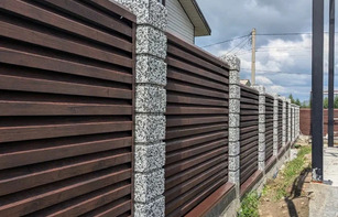 Заборный блок из окрашенного щебня 400х300х200 мм