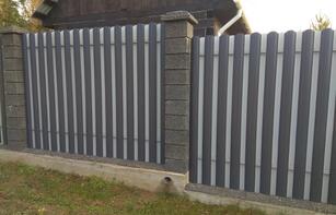 Заборный блок с цветным щебнем 300х300х200 мм