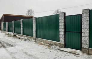 Заборный блок с цветным щебнем 300х300х200 мм