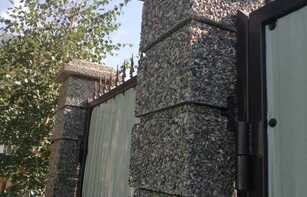 Заборный блок с цветным щебнем 300х300х200 мм