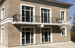 Фасадная термопанель с фактурным бетонным кирпичом «Элегантный»