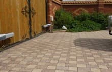 Брусчатка арбатская бежевая и светло-коричневая