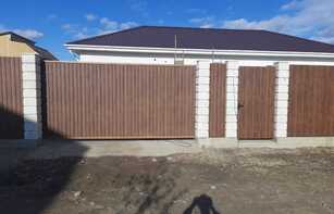 Заборный блок с цветным щебнем 300х300х200 мм