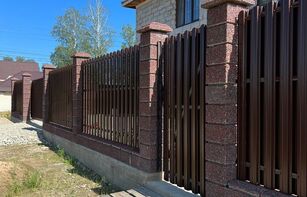 Заборный блок с цветным щебнем 300х300х200 мм