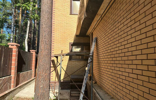 Фасадная термопанель с бетонным рельефным кирпичом