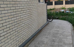 Фасадная термопанель с фактурным бетонным кирпичом «Элегантный»