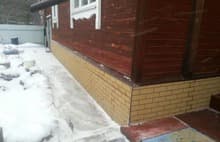 Желтый кирпич на темной затирке