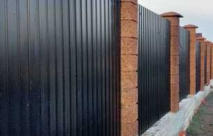 Заборный блок с цветным щебнем 300х300х200 мм