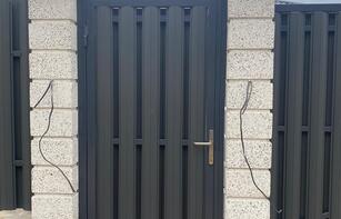 Заборный блок с цветным щебнем 300х300х200 мм