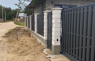 Заборный блок из окрашенного щебня 400х300х200 мм