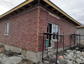 Фасадные термопанели рельефный кирпич - три цвета, баварская кладка, пока без затирки швов.