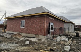 Фасадная термопанель с фактурным бетонным кирпичом «Элегантный»