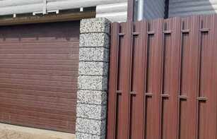 Заборный блок из окрашенного щебня 400х300х200 мм