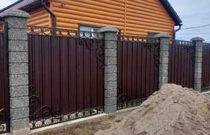 Заборный блок из окрашенного щебня 400х300х200 мм