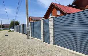 Заборный блок с цветным щебнем 300х300х200 мм