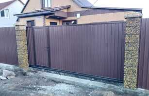 Заборный блок с цветным щебнем 300х300х200 мм