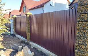 Заборный блок с цветным щебнем 300х300х200 мм