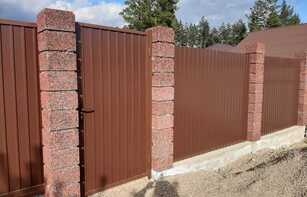 Заборный блок из окрашенного щебня 400х300х200 мм