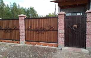 Заборный блок с цветным щебнем 300х300х200 мм