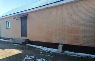 Фасадная термопанель с фактурным бетонным кирпичом «Элегантный»