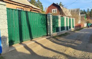 Заборный блок с цветным щебнем 300х300х200 мм