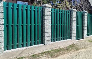 Заборный блок из окрашенного щебня 400х300х200 мм