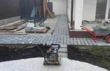 Старые камни тёмно-серый