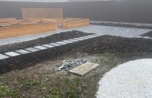 Старые камни тёмно-серый