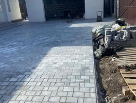 Старые камни тёмно-серый