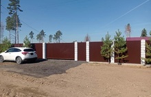 Блок белый мрамор, серый фон