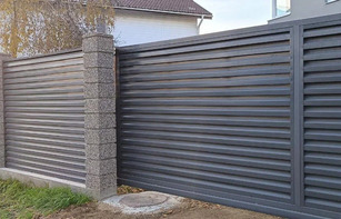 Заборный блок из окрашенного щебня 400х300х200 мм